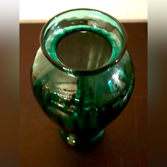 Gorgeous, Emerald Green Vase. 7.5” - Picture 5 of 9